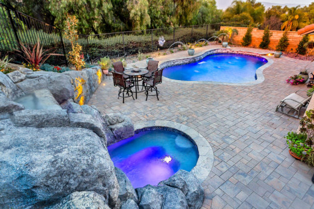 Freeform with Artificial Rockwork