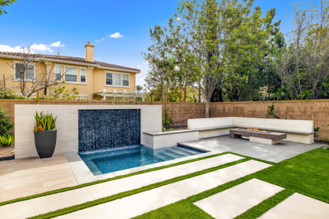 Plunge Pool and Spa Combo with Raised Waterfeature Wall